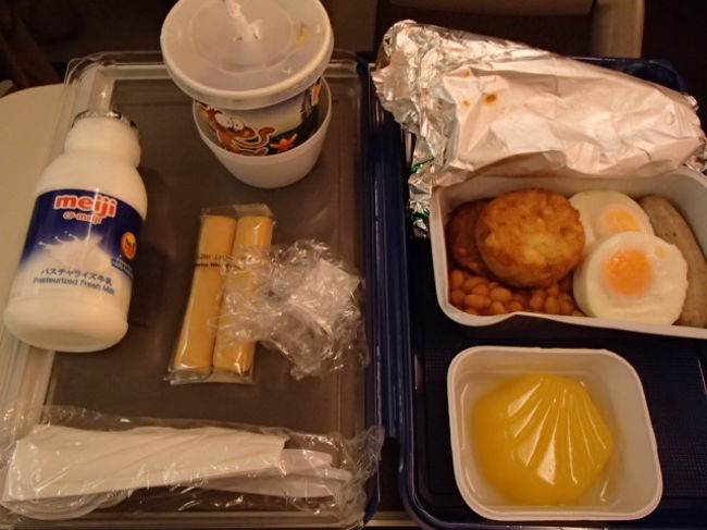 朝食、ベビー用。味見だけした。息子は爆睡。