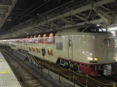 2017.11.18 SAT
【サンライズ瀬戸】
今回の旅は寝台電車「サンライズ瀬戸」でスタートです。
東京駅に21:40過ぎに到着すると既にサンライズは止まっていました。

ヨーロッパでは寝台車に乗ったことがあるものの、日本では夜行にこそ乗ったことはあるものの寝台に寝るのは初めてです。

東京22:00--サンライズ瀬戸--高松7:27
