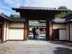 丘を降りて次に行ったのは真田氏歴史館。
松代は「信之」についてや、江戸時代の大名としての真田氏の資料が多かったのに対して、こちらは戦国時代の真田三代に関する資料が多いです。
真田幸隆（幸綱）、昌幸、幸村（信繁）についてよくわかります。