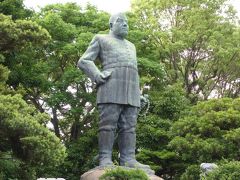 日本初の陸軍大将の制服姿の西郷隆盛像です。
鹿児島出身の彫刻家である安藤照が作製しました。
安藤照は、渋谷の忠犬ハチ公像も作製したそうです。