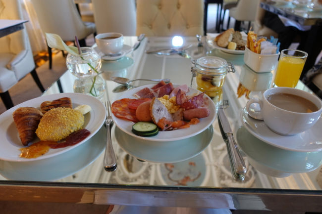 例によってしっかりと食べる。