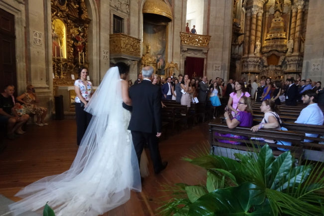 中でなんと結婚式が。いいもの見せてもらった。みんな気軽に入ってみることができる。