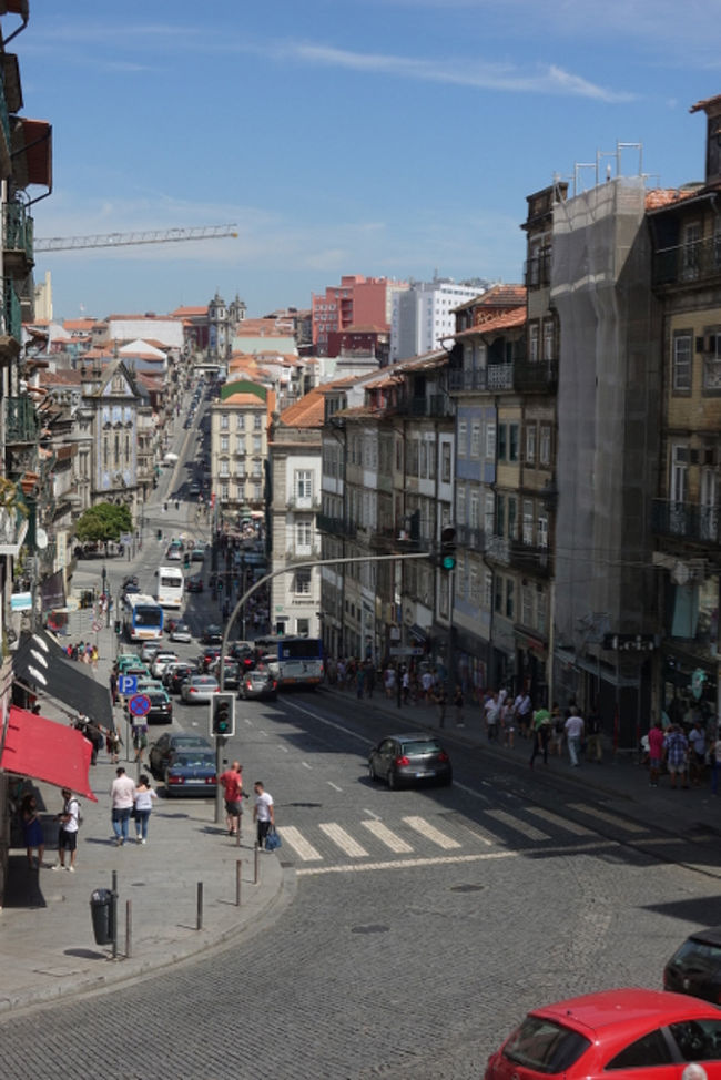 教会から南のドウロ川方面を見渡す。