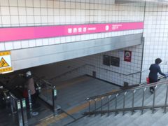 オリンピック公園を歩き、「夢村土城」駅から地下鉄で次の目的地に向かいます。