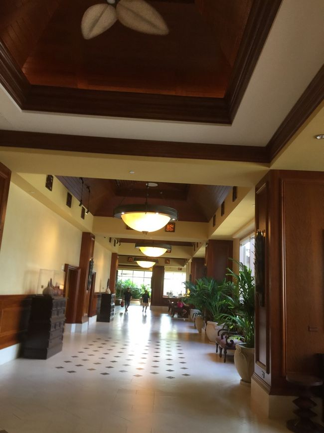 ホノルル空港に到着でチャーリーズタクシーでヒルトングランドワイキキアンへ。チップ込み35ドルで