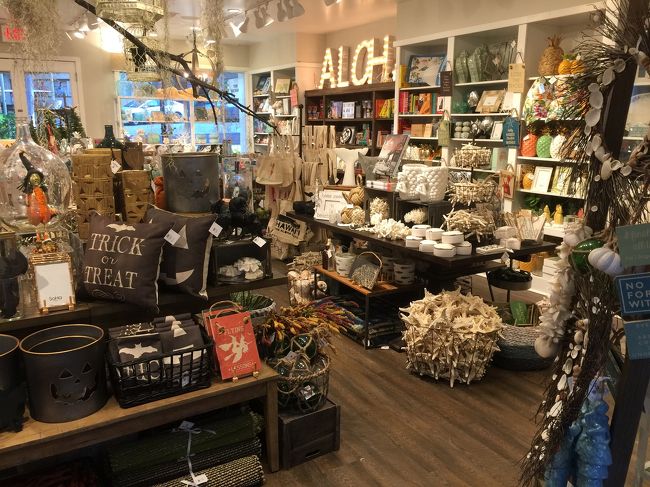 チェックインは4時からなのでヒルトンの中で暇つぶし。 ソーハリビングもできてるので買い物には困らないですね。