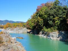 岩畳に到着！

この辺り流れはかなりゆったりで、船上から紅葉も楽しめそうです。
急流あり、岩畳ありで、やはりチャレンジコースの方が人気なんだと納得。