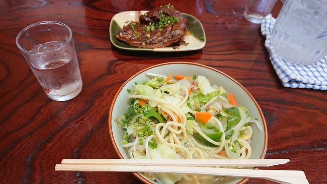 ほぼ開店時間の11時前に到着。<br />すでに10組以上が並んでましたが、何とか開店と共に入れました!!<br />