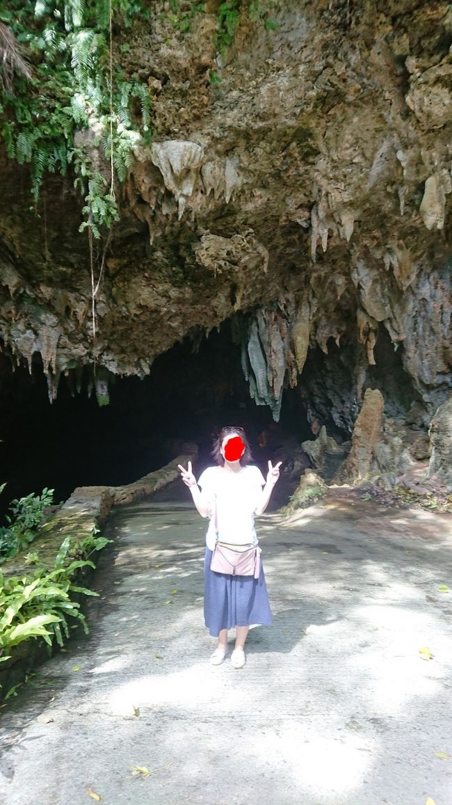 予定になかったサビチ鍾乳洞☆<br />5分ほど鍾乳洞を歩いて散策したら、海に抜ける珍しい鍾乳洞とのこと。<br />鍾乳洞自体は小規模だけど、その先の海がキレイで良かった☆