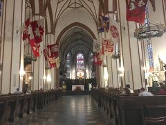 旧市街地内にあるけとまワルシャワ聖ヨハネ大聖堂。とっても大きなカトリック教会だ。ポーランドの教会って色遣いがシックで重厚なのが特徴的。