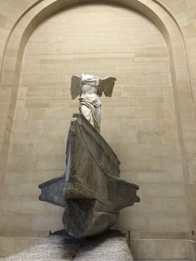 モナリザに向かう途中のニケ。<br />かっこいい！