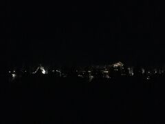 サーリセルカの東側、「ウルホ・ケッコネン国立公園」を散策。
まぁデカすぎてその一部のみですが。
サーリセルカ市街を見下ろします。

一応道はありますが、道中街灯は1本もないです。
入園して20分ほど歩くと「オーロラの見える丘」という場所があります。