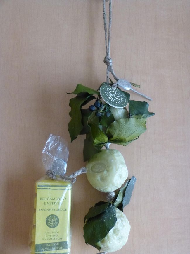 オリーブ、ライム石鹸<br /><br />店頭にオリーブの石鹸が何個も実ってて、一目ぼれ<br />