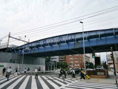 ＪＲ関内駅

駅の横に高速道路、かつて川がありました。

開国後、ハマにつくられた外国人居留地一帯を「関内」と呼んだのが名前の由来。
川によって対岸の地域「関外」と隔てられ、出入りを取り締まられていました。

とブラタモリでやっていました。