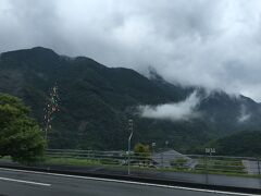 ■やっと辿り着いた

事故で九州自動車道が通行止めになっていたので、
雨の中人吉から山越えで五木村へ。