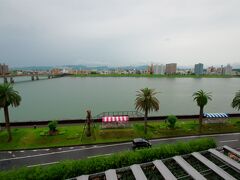 ■やっぱり雨

天気予報通り、今日は雨。