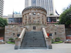 アンザックスクエア戦争記念碑 (ANZAC Square War Memorial)
写真では見えませんが真ん中に火が灯っています。