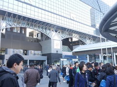 朝9時過ぎに京都駅へ。
平日の朝なのに人多すぎてびっくり。。
それにしても朝寝坊して朝ごはん食べられなかったのが悔やまれる。。