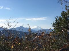 11:40 高尾山山頂に到着。
天気が良くて富士山が綺麗に見えました。