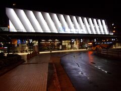 台北駅にある長距離バスターミナルに着きました。
宿から徒歩１０分で行けるのでとっても助かります(^_-)-☆。