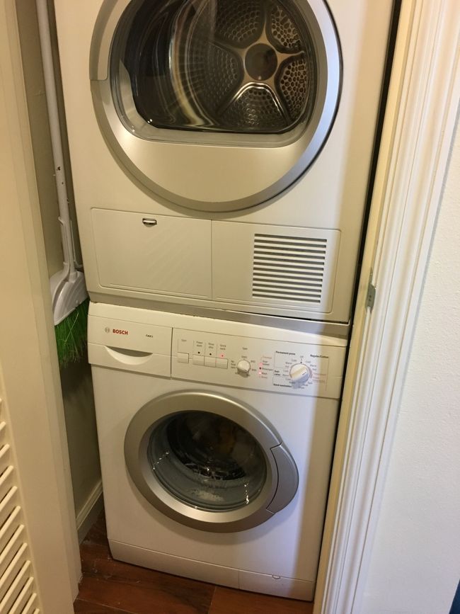 キッチン脇には洗濯機&amp;乾燥機。<br />これで毎日お洗濯してました。<br />今はジェルボールがあるから、洗剤持って来るのもラクですね😄