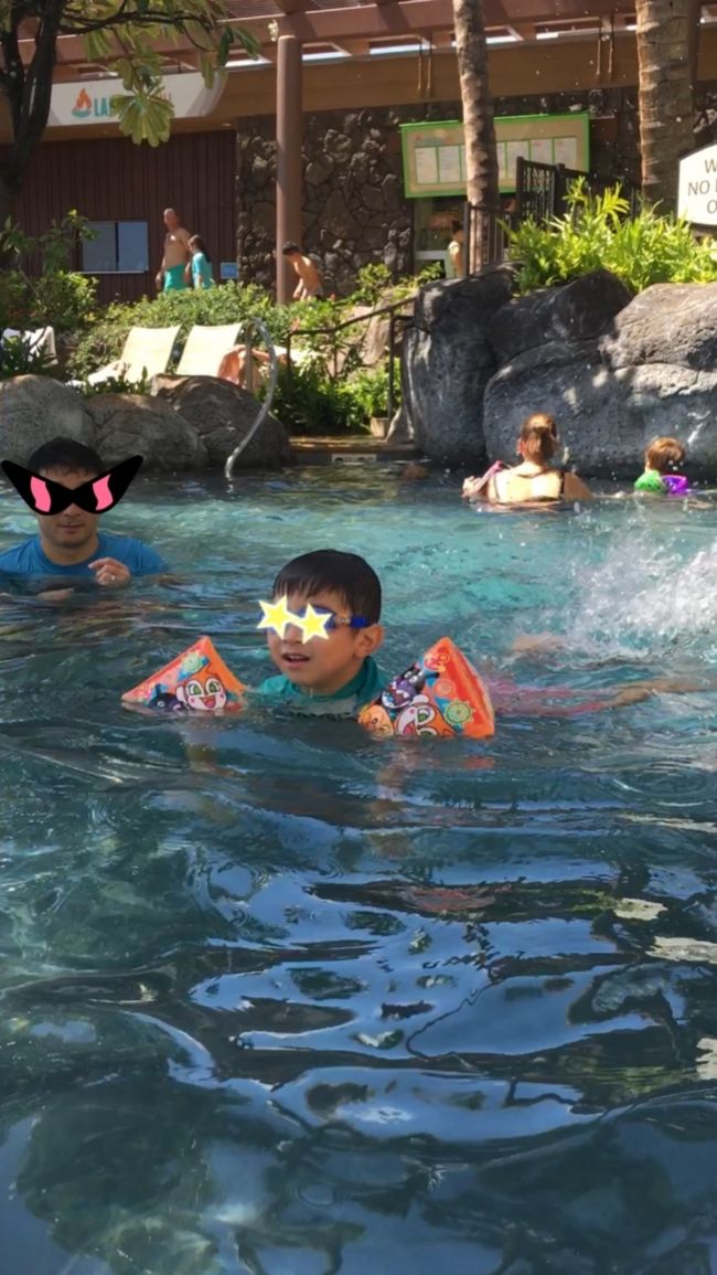 タロさん、今回のハワイでの初泳ぎ～✨<br /><br />去年はアームフロート＋ライフジャケットを着ていましたが、今年はライフジャケットは「ぼく着ない‼️」と👀<br /><br />タロさん、ドンドン成長してるのね～…と、ふとした時に感じます😌