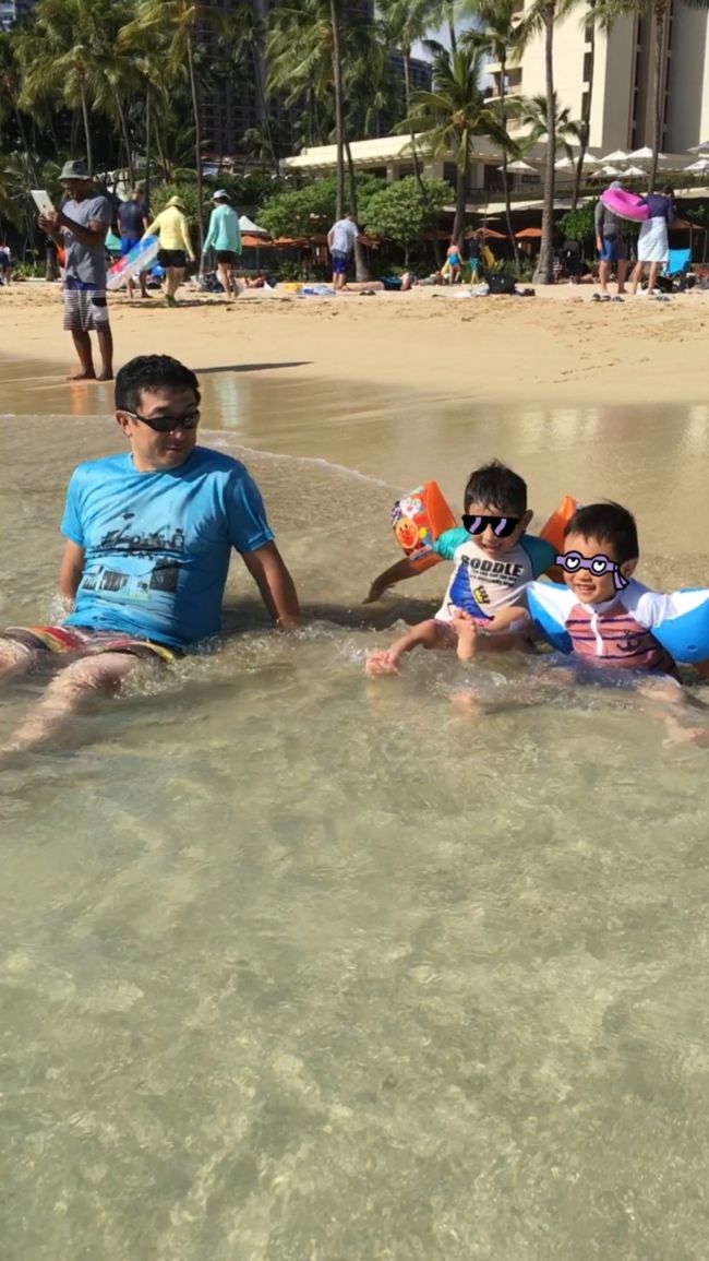 波に遊ばれるタロさんとＫちゃん🌊