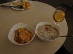 劇場で知人とばったり会い、金浦空港に帰るということで
AREX一般列車で空港まで

18時前には出国できていたのでラウンジでご飯。
お粥と麻婆豆腐というがっつりメニューです。
