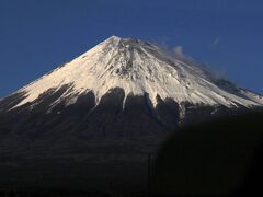 冠雪している富士山は綺麗ですね