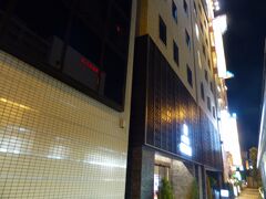 17時半。
大阪・なんばの“ＨＯＴＥＬ　ＫＡＮＡＤＥ”に到着です。