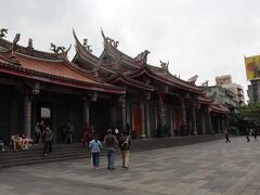 よくよく考えたら、台北で観光といった観光もあまりしていない。8回目なのに。

ということで、行天宮にやって来ました。