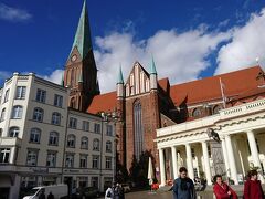 マルクト広場に出てきました。