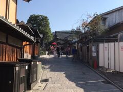 京都らしい情緒ある小路です。