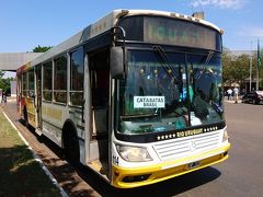 ブラジル側の公園へもはプエルトイグアス・ダウンタン中心のバスセンターから出ています。バスは1時間おきと本数は減りますが、料金は往復でどういうわけか80ペソ≒560円とアルゼンチン側の公園行きと比べて約半額。