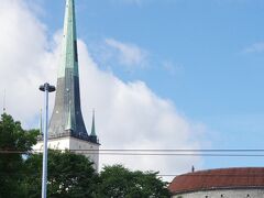 港に到着！人の流れに乗って歩いて行くと、旧市街にたどり着きます。
有名な「太っちょマルガリータ」です。
