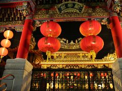 中華街のシンボル、関帝廟。
夜は神秘的。
この時間は内部には入れない。