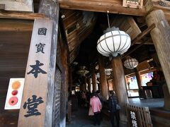 真言宗豊山派総本山長谷寺　山号を豊山神楽院　本尊は十一面観音、開基（創立者）は僧の道明とされる。
西国三十三所観音霊場の第八番札所、日本でも有数の観音霊場として知られる由緒正しき寺院である。
花の御寺としてよく知られ牡丹の名所、4月下旬～5月上旬は7000株と言われる牡丹が満開になる。
また桜のシーズンには一度は訪れたいところである。
秋は紅葉の名所でもあり多くの参拝者が訪れる。

画像は広角域で撮ったものがあり、見にくいと思われるかも知れません。
撮影した私の意図もあり、予めご了承ください。