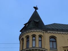 はい、みんなの撮影スポット「猫の家」。
1階のテナントはカジノでした。