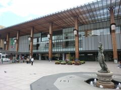 JR長野駅。
新幹線開業と共に立派な駅になりました。
駅を出て、信州そばを食べに行きましょう。