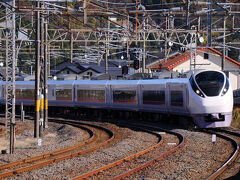 外へ出ると、ちょうどタクシーが一台来ていたので、迷わず乗車して泉駅へと戻る。
予定より早く着いてしまったので、昼食をと思ったが、駅前には何も無かった。
仕方が無いので、駅庫内のコンビニで弁当を買い込み、指定券を変更。
そして、11:31発の特急『ひたち12号』でいわき市を後にした。