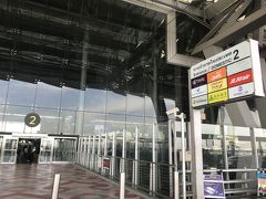 前日の酒が残ったまま、なんとか空港に到着。

やっぱり移動日の前日は深酒なんてするもんじゃないですネ。

空港に行くだけでヘロヘロでした。
