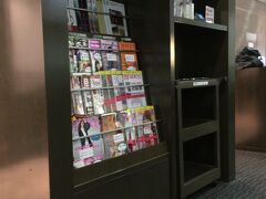 まずはクレジット会員が利用するラウンジに。
朝9時頃でしたが、すいていて
雑誌がいろいろあって時間つぶしやすかったです。