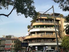 とりあえず、ホアンキエム湖のハイランズコーヒーへ。