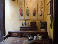 一か所くらい観光しようかってなって、

ホテルの一本裏にある、旧家保存館にいく。