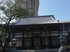 ●善福寺

善福寺は、浄土真宗本願寺派のお寺。
とても古いお寺のようです。

背後の麻布ヒルズが気になりますが…。