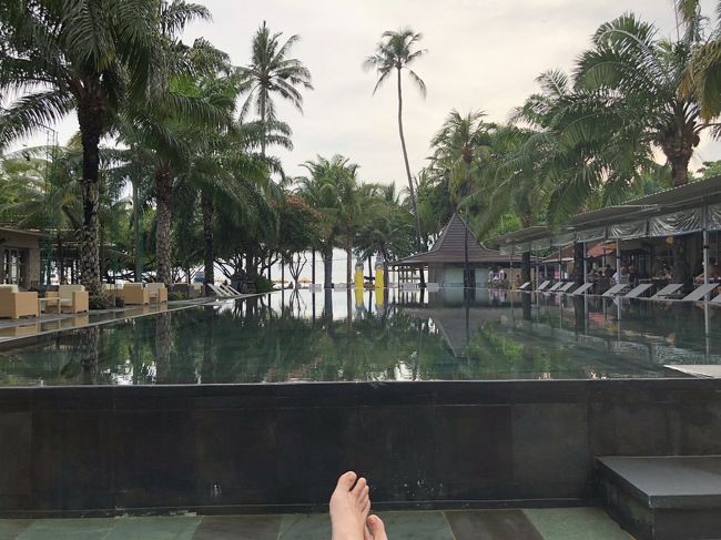 わたしらがグダグダする時間帯になってやっと、朝食会場が賑わいをみせる<br />タンジュンサリも同じ