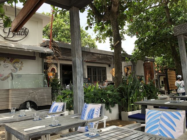 8月に子ども達と一緒に来た時と同じ席に座りました。<br />この席が、日陰で眺めも良くて落ち着きます。