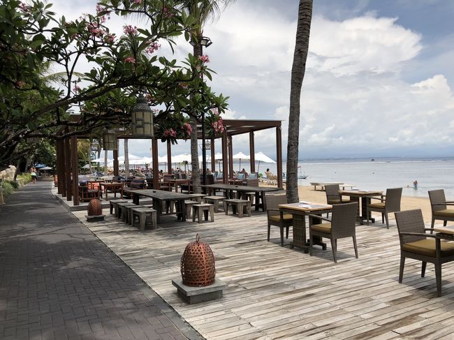 グリヤ・サントリアンのビーチカフェ