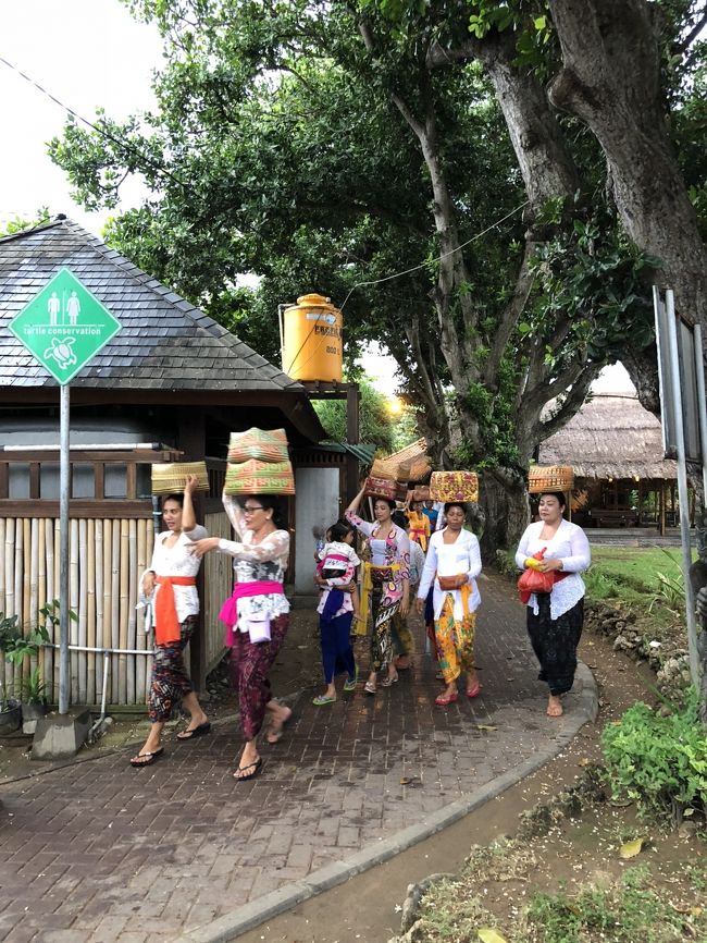 あれっ？クバヤ姿の女性がたくさん