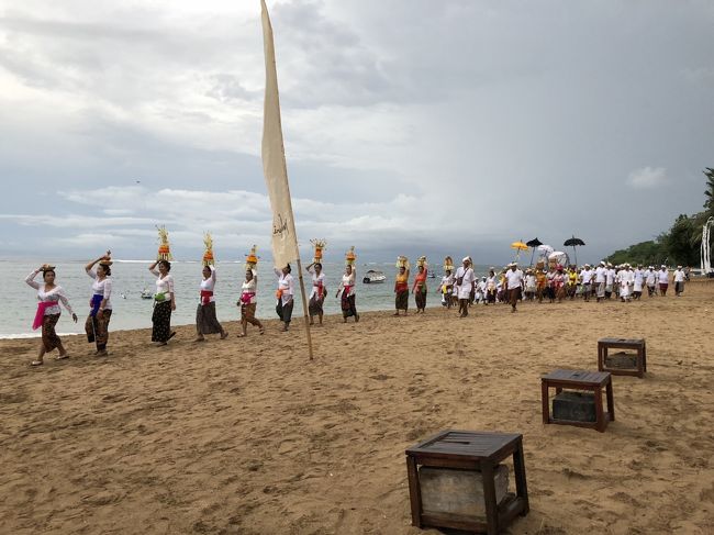 でもサヌールビーチではこんな光景が見られたんです！！